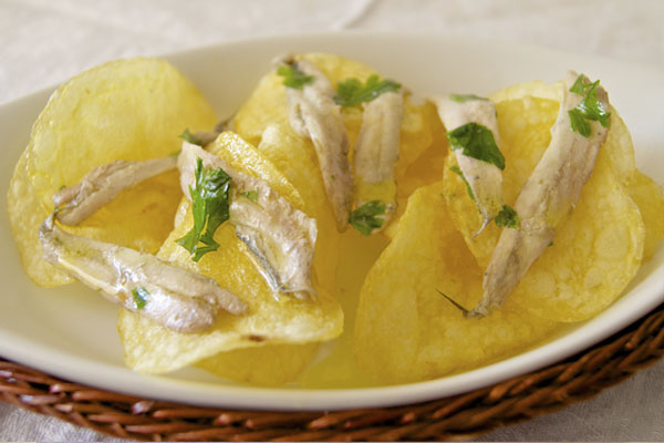 Boquerones en vinagre con patatas fritas