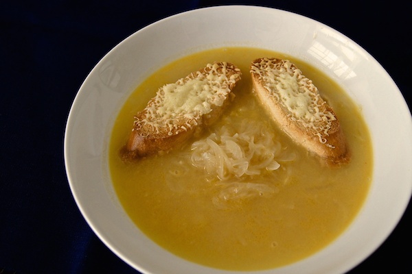 Sopa de cebolla gratinada