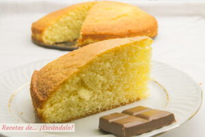 Bizcocho de yogur natural muy esponjoso