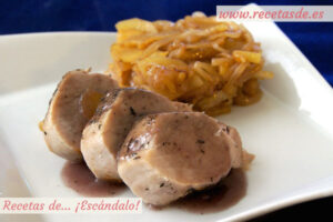 Solomillo de cerdo al horno en salsa con manzana caramelizada