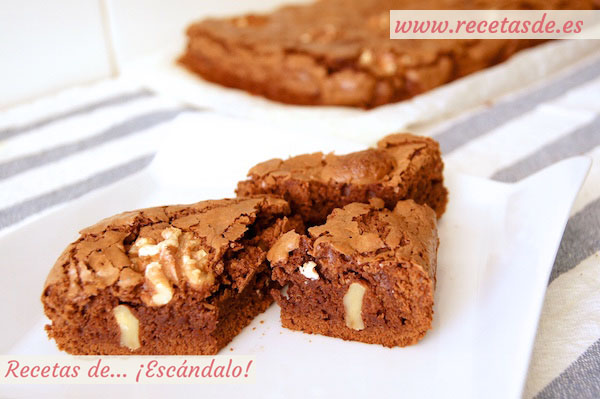 Brownie de chocolate con nueces, la receta más fácil