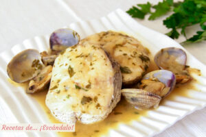 Merluza en salsa verde con almejas, muy fácil