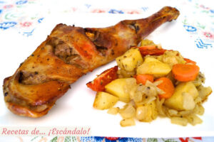 Paletilla de cordero lechal asado al horno con patatas