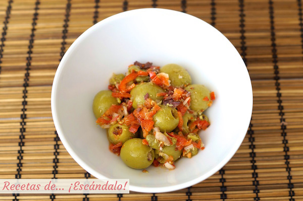 Receta de olivas alinadas con vinagreta de mostaza y pimiento rojo