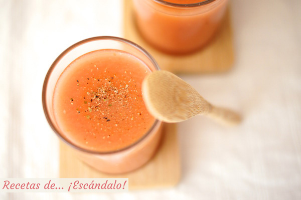 Receta tradicional de gazpacho andaluz