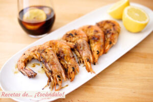 Langostinos o gambones a la plancha con limón y sal