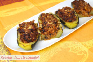 Calabacines rellenos de carne al horno