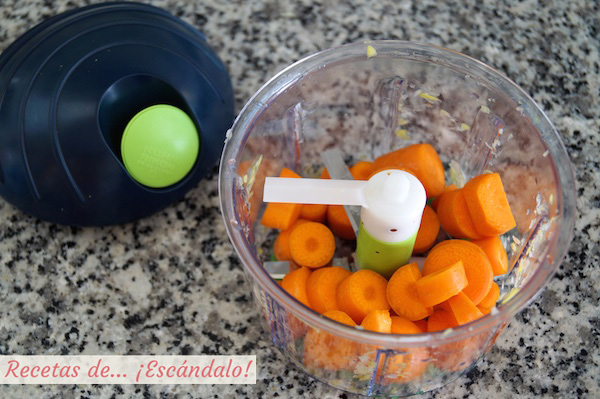 Picando zanahorias con picadora chop chop kuhn rikon