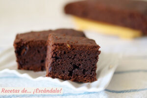 Bizcocho de plátano y chocolate con nueces, muy fácil y jugoso