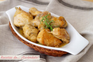 Cómo hacer pollo en salsa al ajillo. Receta fácil