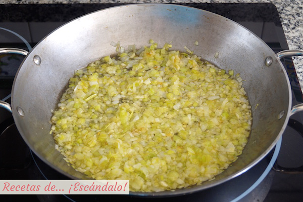 Sofrito cebolleta y puerro para el arroz