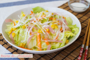 Ensalada china con su salsa blanca agridulce casera
