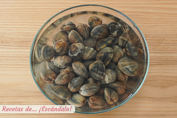 Como quitarle la arena a las almejas