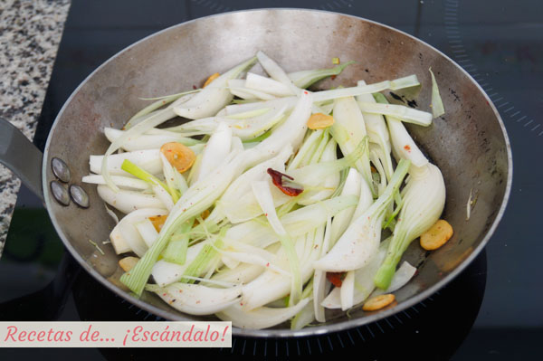 Cebolletas con ajos y guindillas