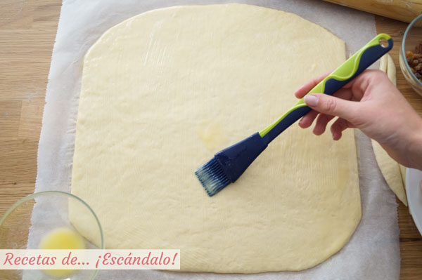 Pintar masa pan de jamon venezolano