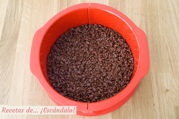 Base de la tarta de turron de chocolate y queso