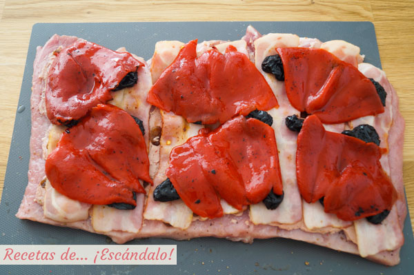 Lomo de cerdo relleno de ciruelas y pimientos del piquillo
