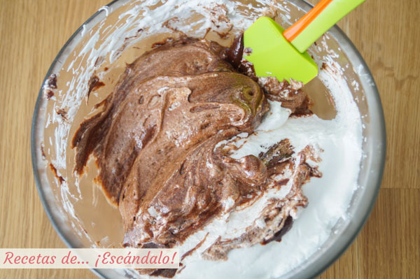 Mezclar mousse de chocolate