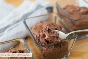 Mousse de chocolate. Receta casera y fácil