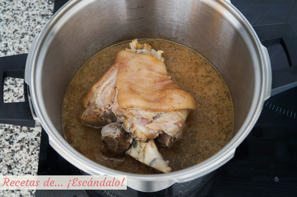 Codillo de cerdo guisado