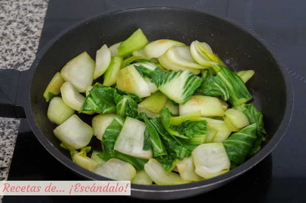 Pak choi salteado