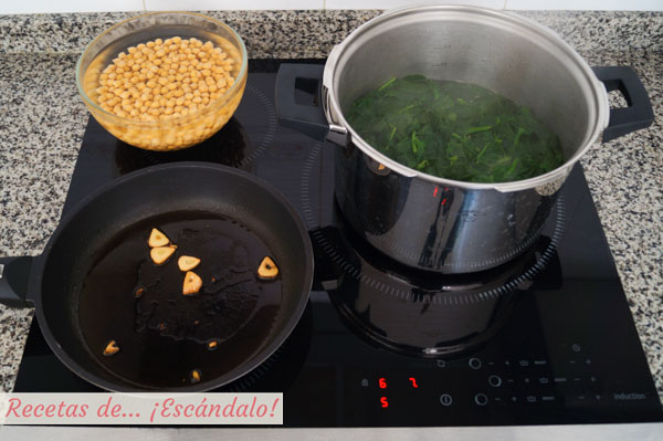 Ajos, espinacas y garbanzos