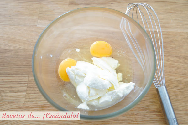 Crema de queso y huevos