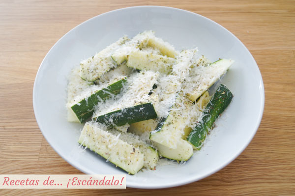 Calabacines al horno con queso parmesano