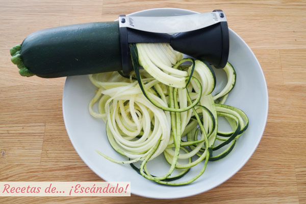 Espaguetis de calabacin con espiralizador de verduras