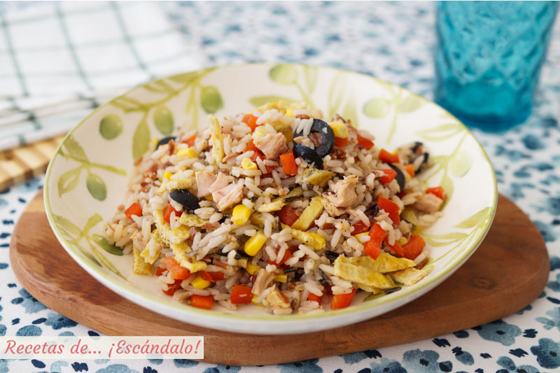 Ensalada de arroz y atun con tortilla francesa. Facil y muy rica