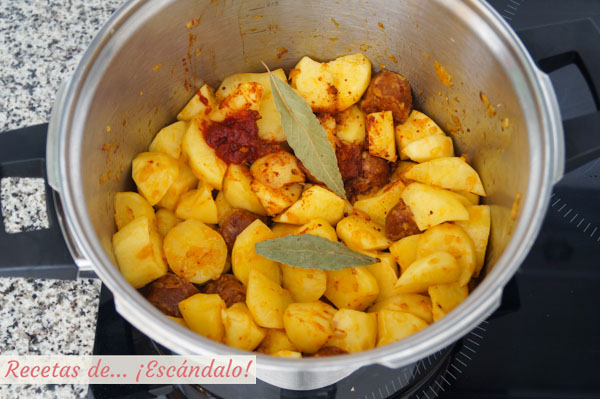 Guiso de patatas con chorizo a la riojana