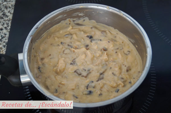 Bechamel con carne, champiñones y puerros
