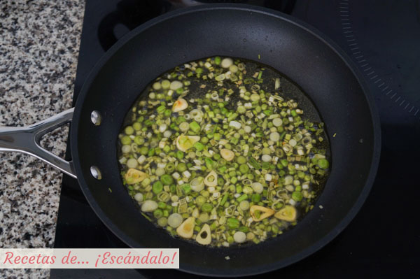 Sofrito de ajo y ajos tiernos