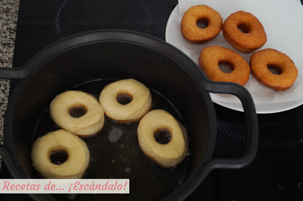 Como freir donuts caseros
