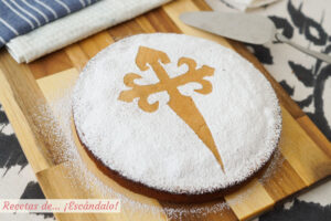 Tarta de Santiago casera. Receta tradicional gallega