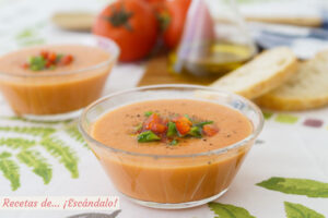 Receta de gazpacho andaluz. Aprende cómo hacerlo en un momento e ingredientes