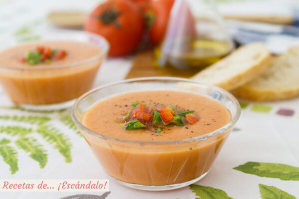 Gazpacho andaluz. Aprende como hacerlo en un momento e ingredientes