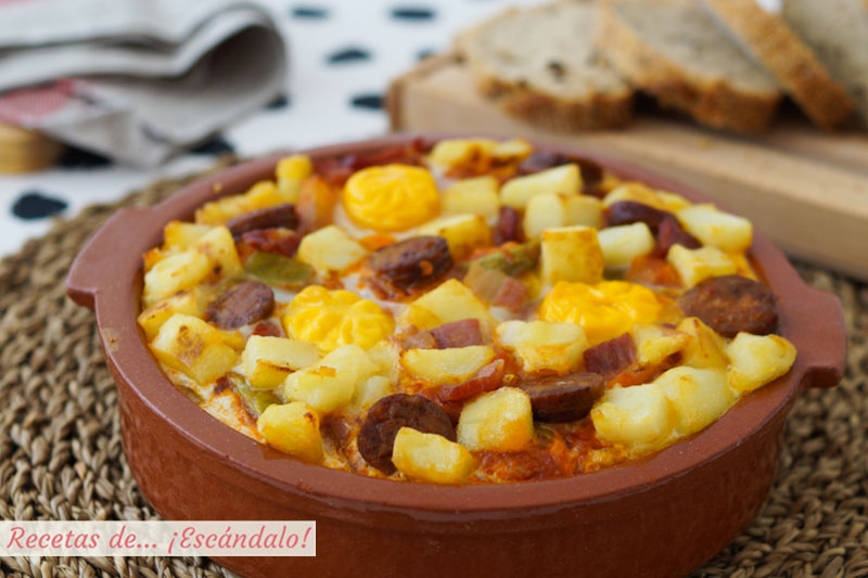 Huevos a la flamenca con chorizo y patatas
