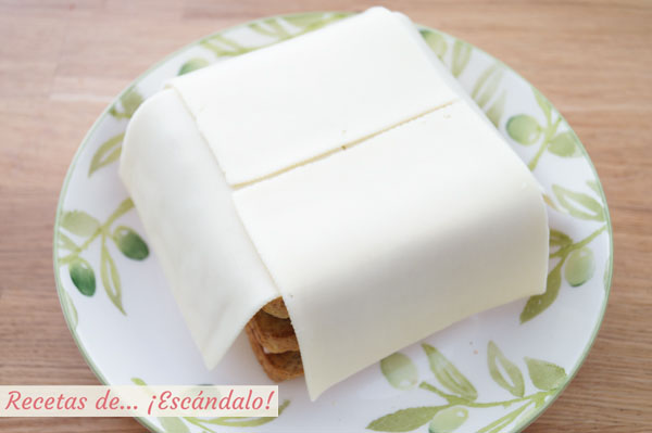 Francesinha con queso