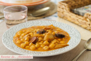 Callos con garbanzos increíblemente ricos. Receta tradicional y sencilla
