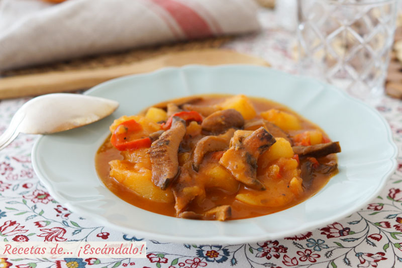 Niscalos con patatas, también llamados rebollones, robellones o guiscanos