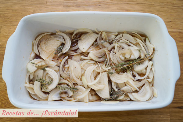 Cama de cebolla y Pedro Ximenez para el pollo relleno