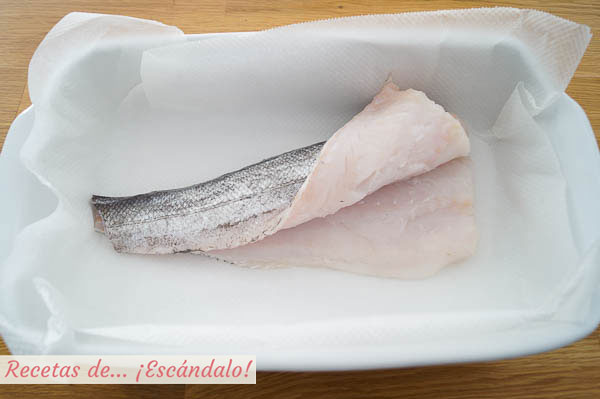 Cola de merluza limpia