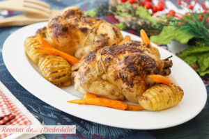 Picantones al horno con patatas hasselback y zanahorias baby
