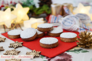 Polvorones caseros con almendra. Receta sencilla de dulce navideño