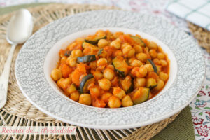 Potaje de garbanzos con verduras, fácil y rico