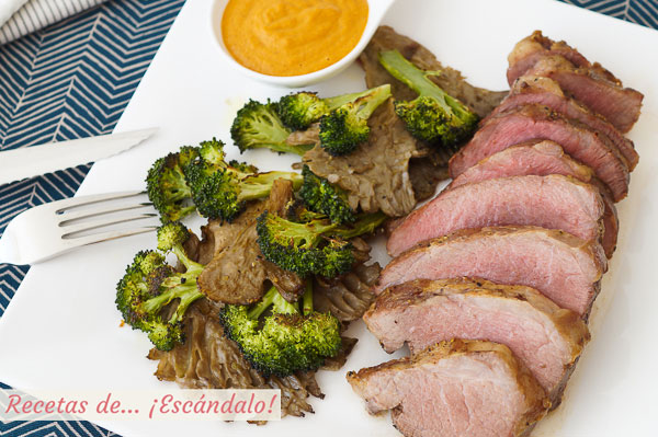 Como hacer presa iberica de cerdo al horno con setas y brocoli y salsa romesco