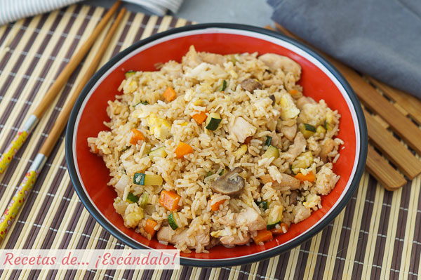 Como hacer yakimeshi o arroz frito al estilo japones con pollo y verduras