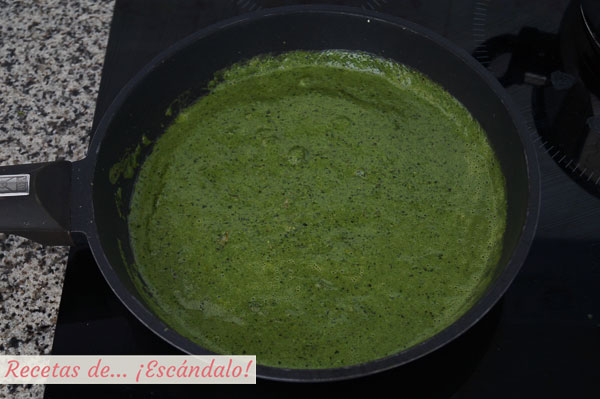 Salsa verde para tallarines peruanos