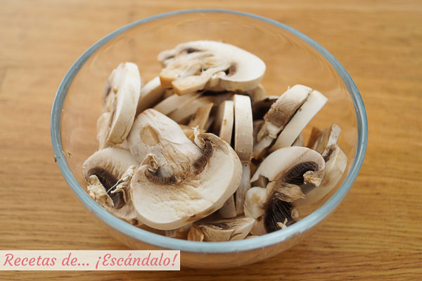 Champinones frescos para pizza